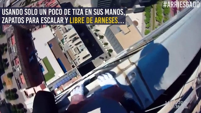 ¡Increíble! A diferencia de Spider-Man, este escalador no usa trucos ni efectos especiales