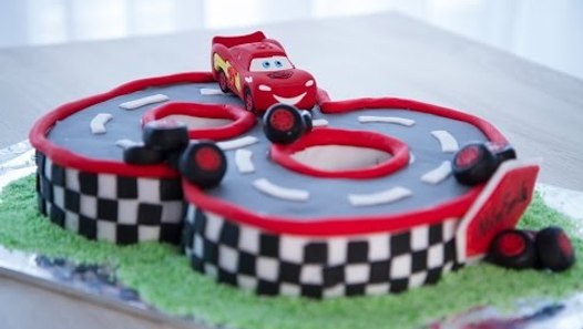 Comment Faire Gateau D Anniversaire Cars Decoration En Pate A Sucre Video Dailymotion