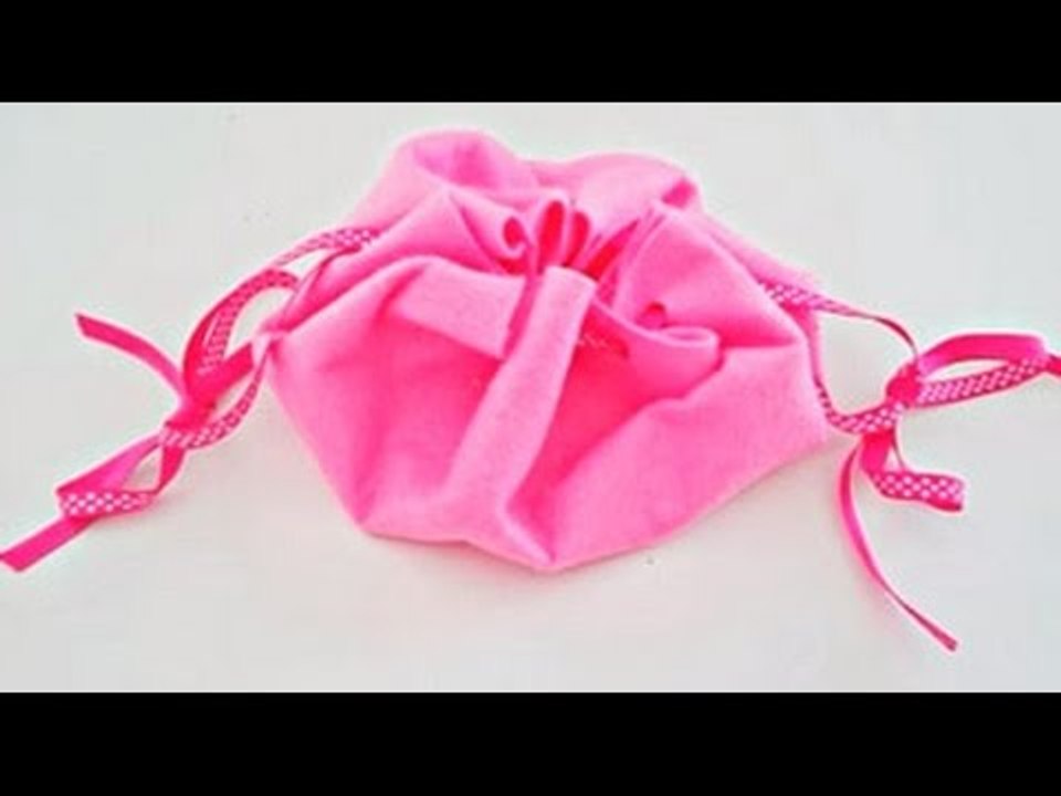 Bricolage pour enfant. Fabriquer un sac à "poud...