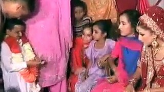 پاکستانی چھوٹے میاں کی محبت کی شادی کی وڈیو دیکھیں۔