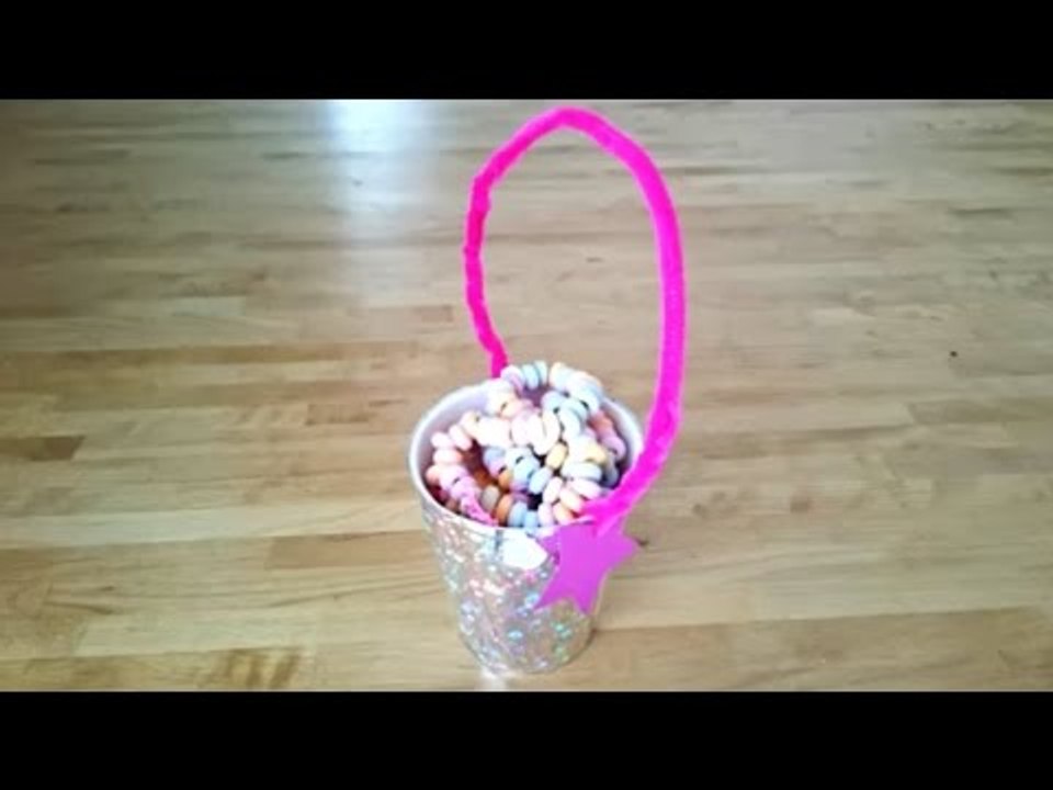 Bricolage anniversaire. Petit panier de bonbons pour un anniversaire de fée.