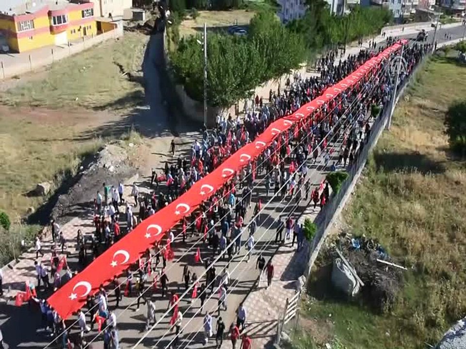 Kozluk şehit öğretmen için yürüdü
