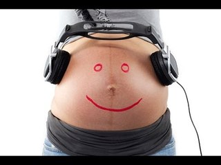 Pendant la grossesse, l'enfant reconnaît-il la voix de sa mère ?