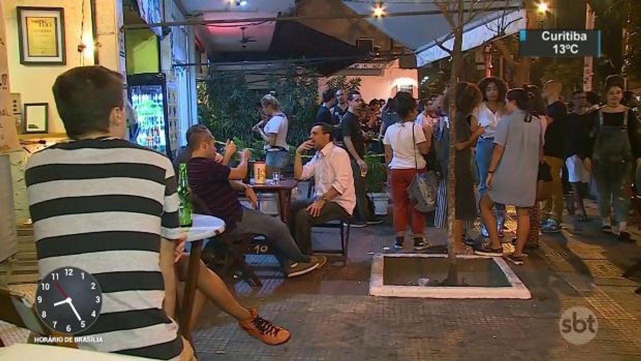 Barulho, sujeira e mesas na calçada tiram o sono de quem mora em áreas boêmias do Rio
