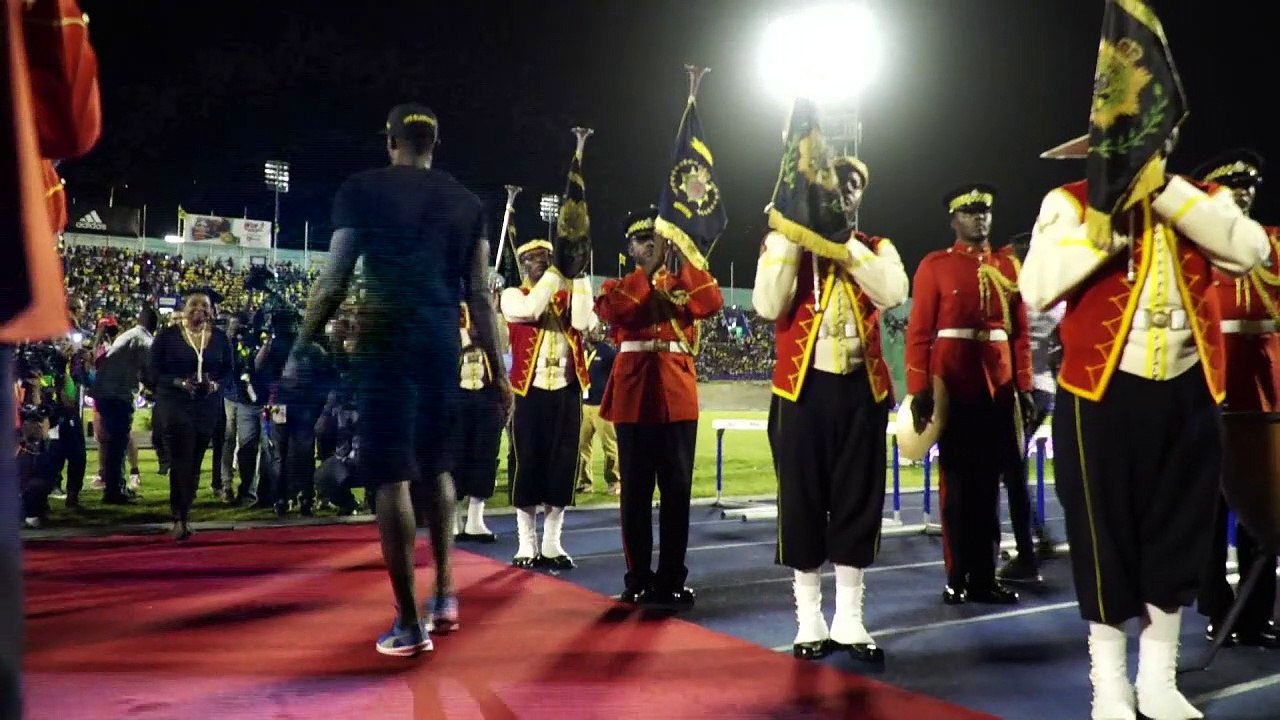 'El Rayo' Bolt ilumina por última vez en su natal Jamaica