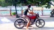 142.MOTORCYCLE GOES BACKWARD - This bike can do burnout in reverse