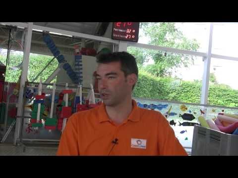 Bébés nageurs : les enfants ne sont-ils pas jeunes pour aller à la piscine ?