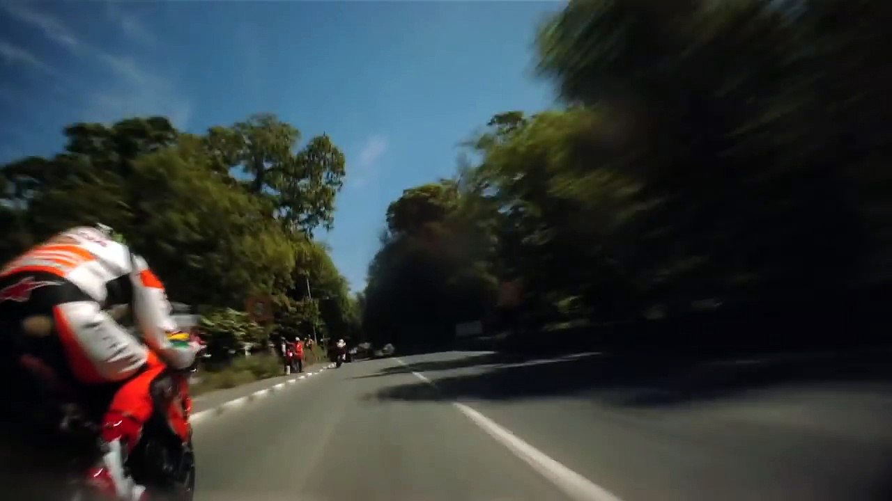 TT 2013 - Supersport Race 2 - Michael Dunlop vs John McGuinness