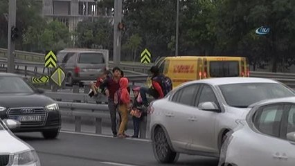 Mendil Satan Çocukların, D-100 Karayolundaki Tehlikeli Yürüyüşü