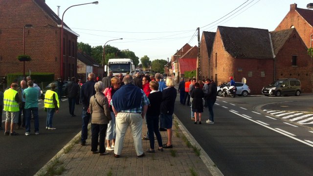 Les riverains de la N55 ont bloqué la circulation ce matin à Hoves