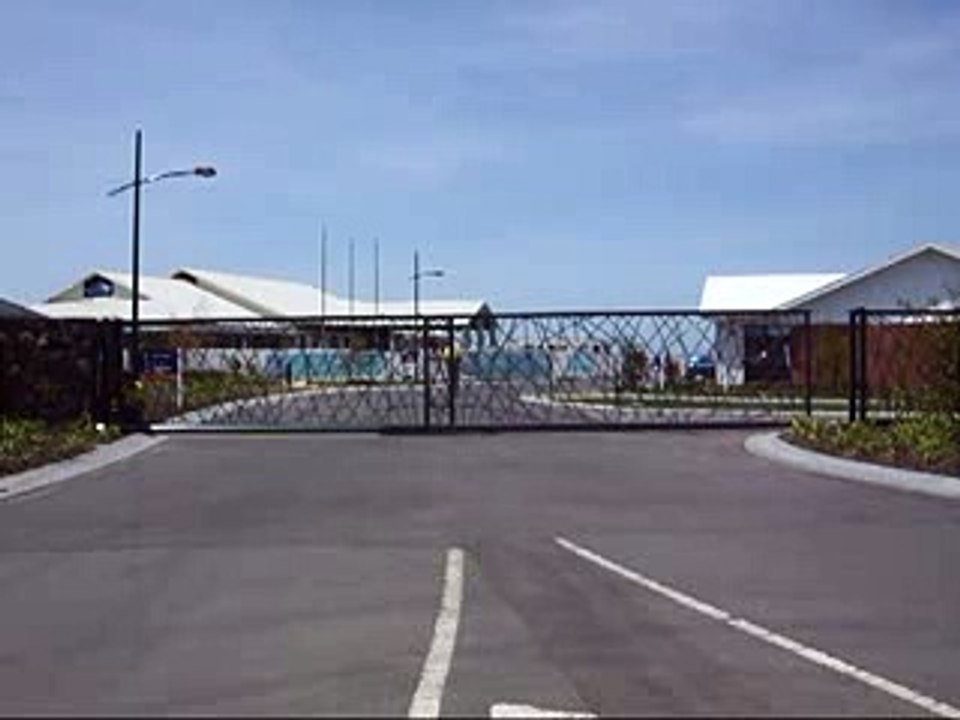 How Commercial Bi Sliding Gates Functions Properly