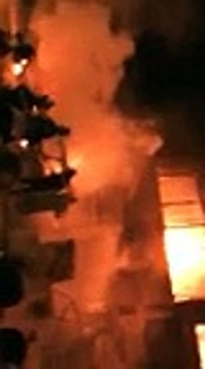 URGENT : Grave incendie à Ouest Foire, un immeuble prend Feu… Regardez !
