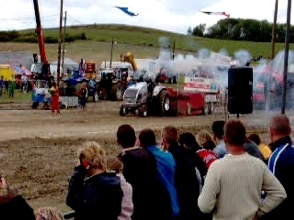Tracteur pulling VALTRA