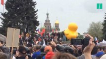 Comment un canard gonflable est devenu le symbole des manifestations anti-Poutine