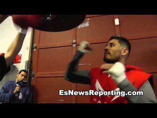 abner mares on speed bag showing skills - EsNews boxing