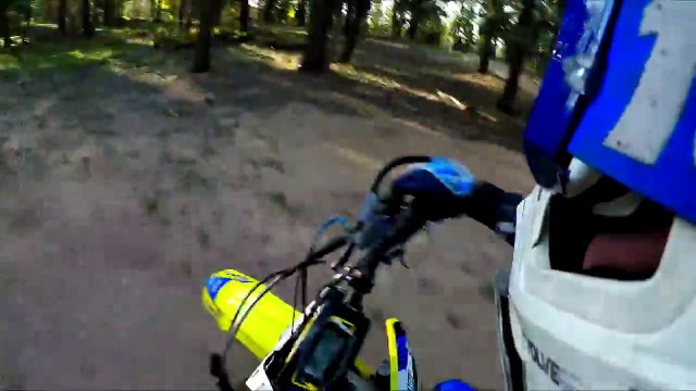 Il s'explose en Motocross dans les arbres !