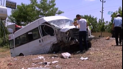 Yolcu Minibüsü Yol Kenarındaki Araziye Uçtu