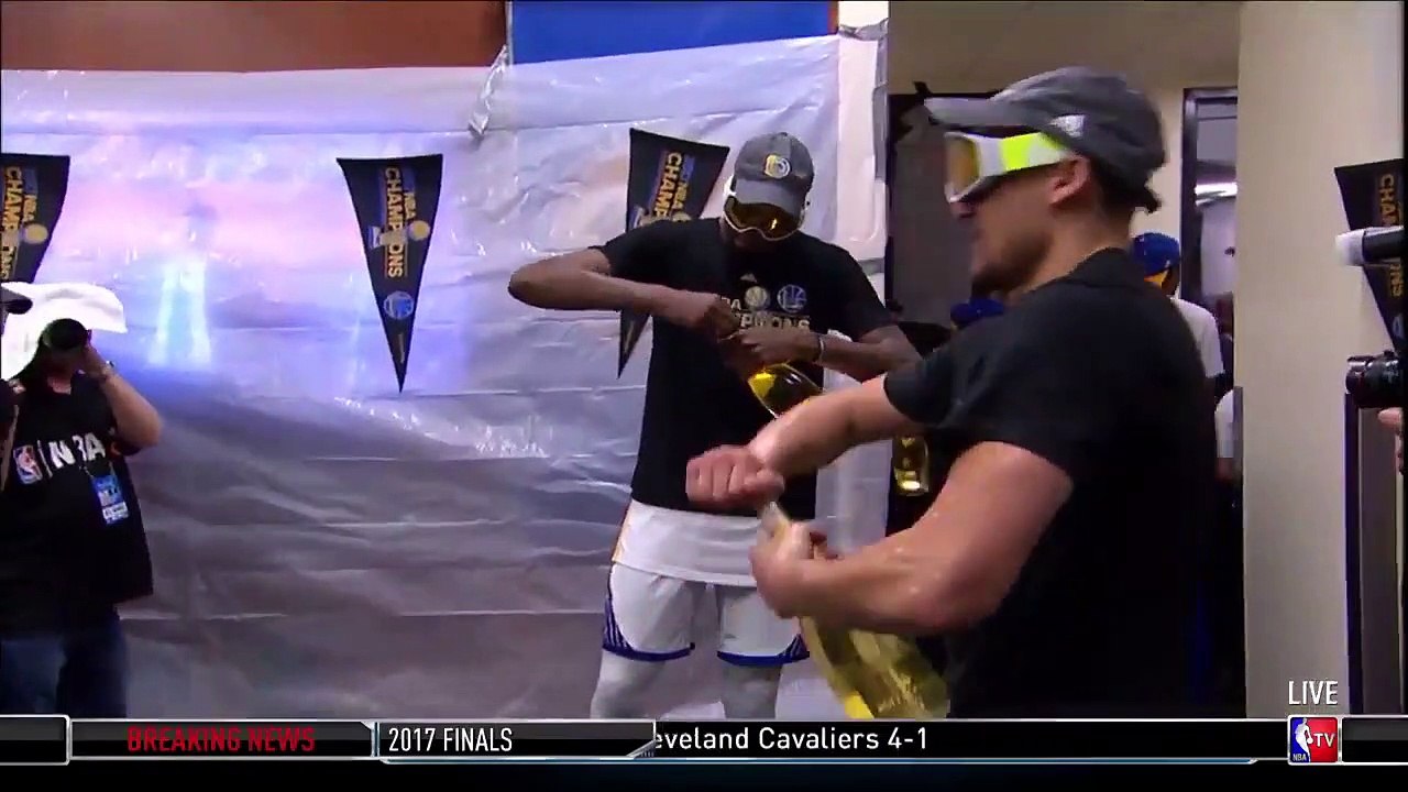 Les joueurs des Golden State Warriors gaspillent 160.000 euros de champagne !