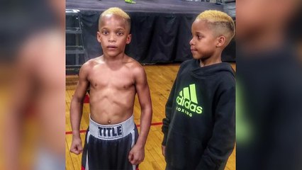 Ces jumeaux sont des futurs champions de kick boxing !