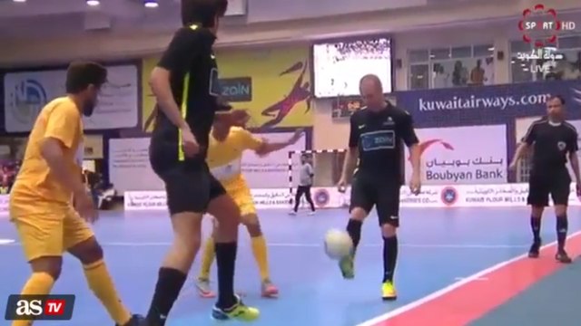 Andrés Iniesta régale au futsal