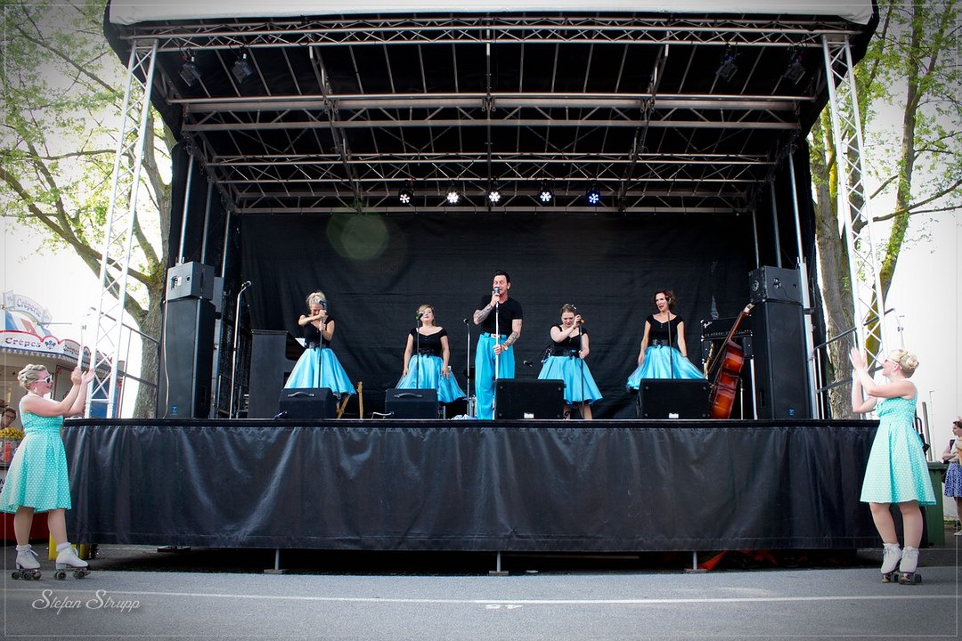 'Schritt für Schritt' by Danny & The Chicks mit Showskating beim Musikbox- & Strassenkreuzer-Festival 2017