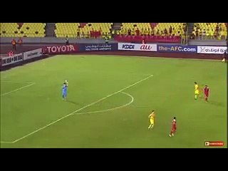 Pomysłowe wybicie piłki bramkarza Syrii