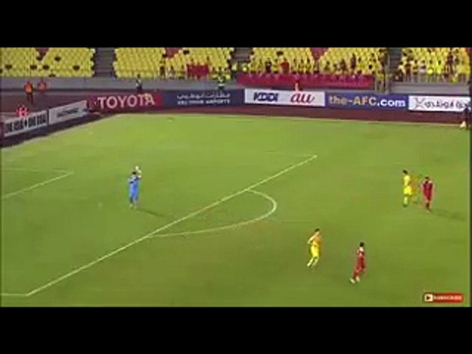 Pomysłowe wybicie piłki bramkarza Syrii