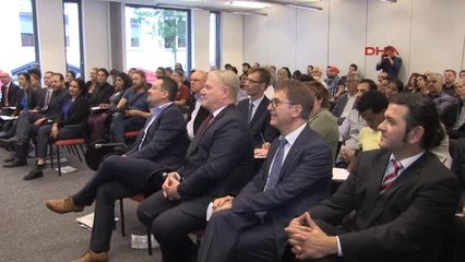 Almanya'da Mülteci Gençler Için Meslek Eğitim Fuarı Açıldı