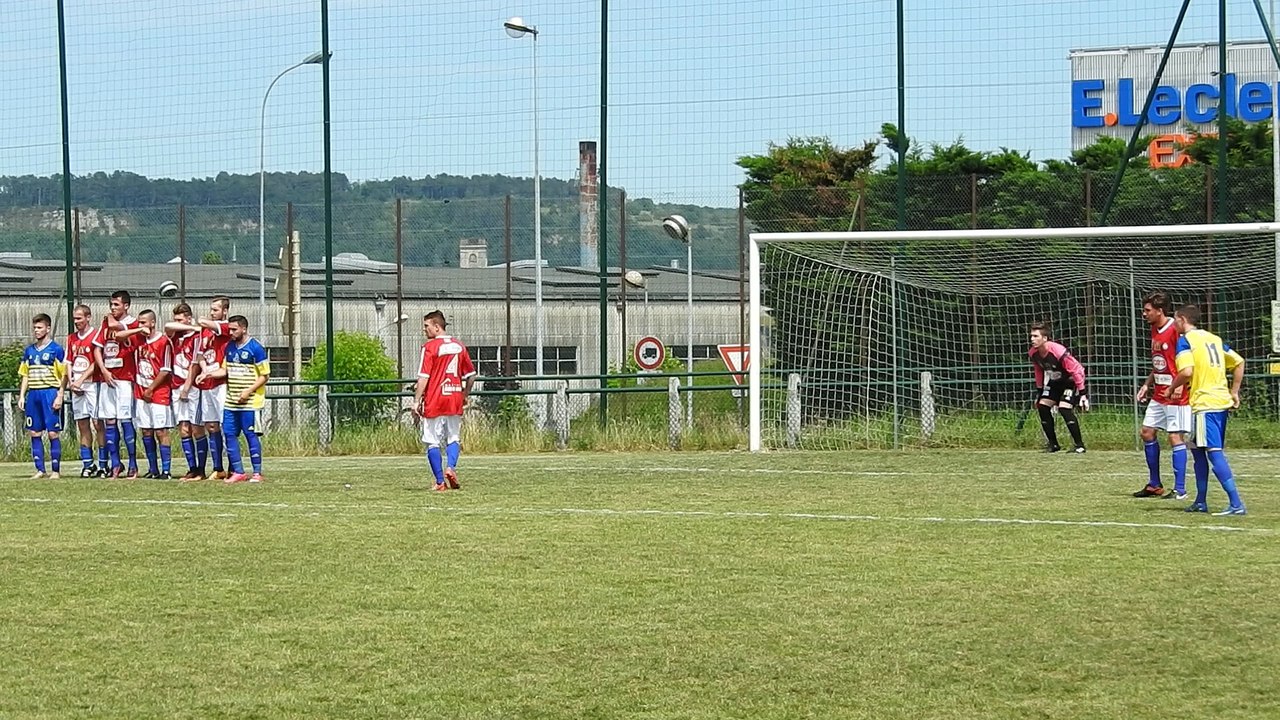 FOOT : LE BUT DE NOIDANS SUR COUP FRANC