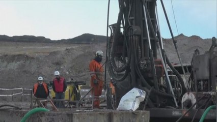 Continúan labores de rescate de dos mineros chilenos atrapados hace 5 días