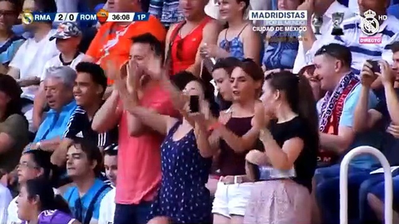 Luís Figo marcou um livre magistral