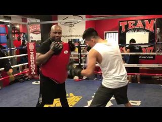 Leo Santa Cruz In Camp Gets Ready For Next Fight - EsNews Boxing