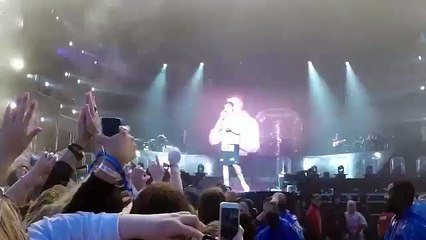 Lanzan botellazo a Justin Bieber por no cantar Despacito