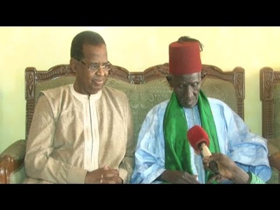 Sidy Lamine Niass rencontre la délégation du Fouta pour leur présenter ses œuvres