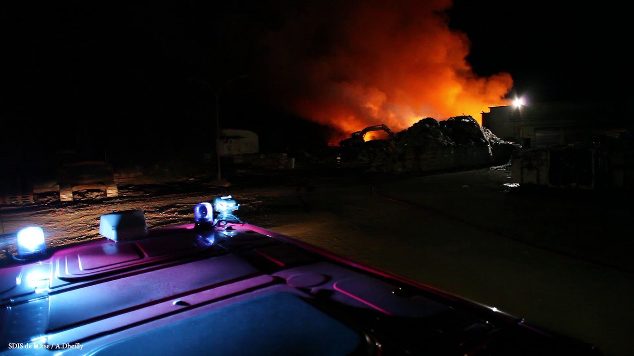 Incendie dans un centre de tri à Allonne