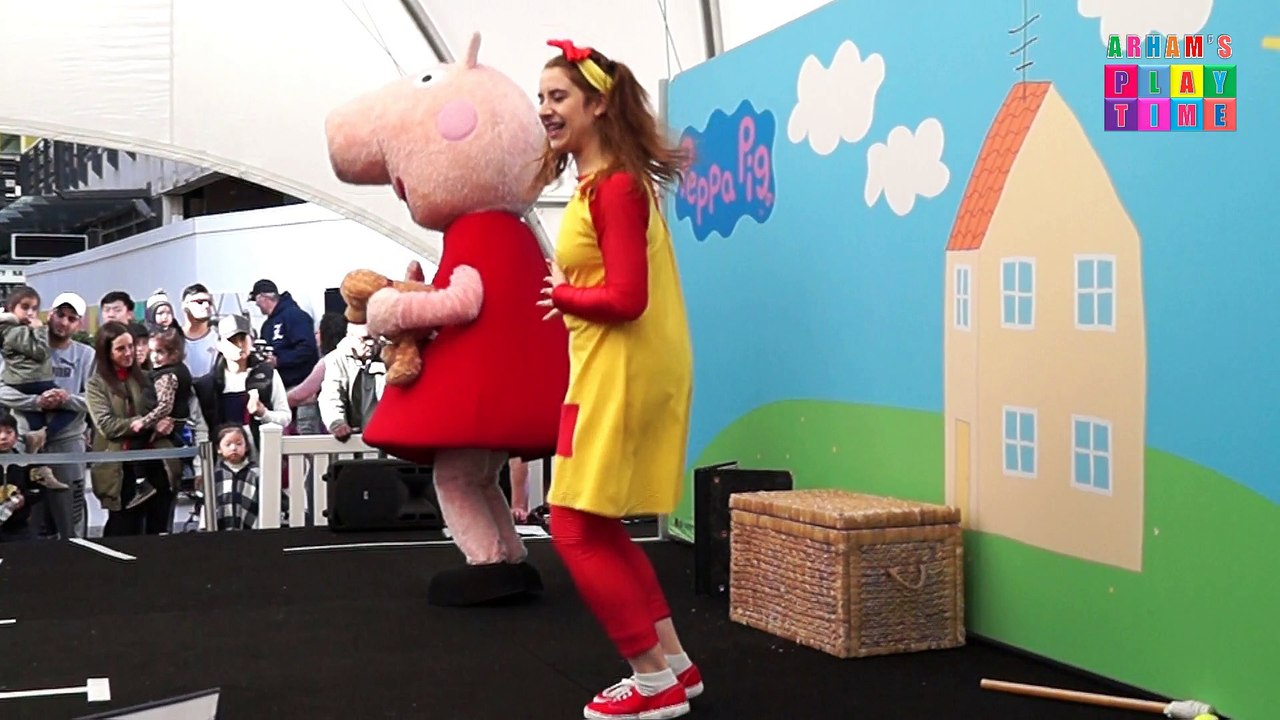 Peppa Pig Show | The Rainy Day Game | Peppa Pig Stage Show - Part 01