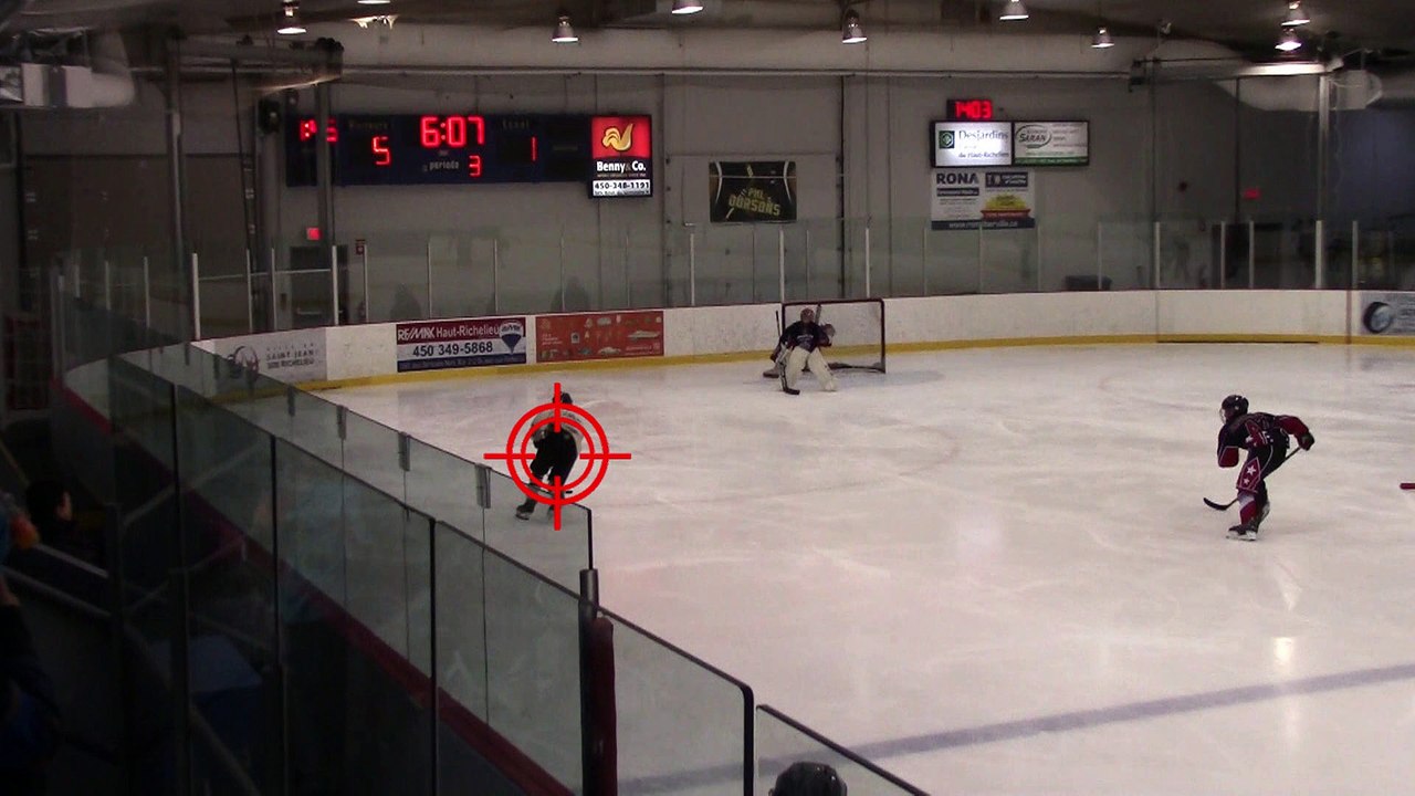 Sniper in the stands / Tireur d'élite dans les gradins