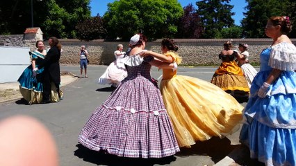 Au temps de la crinoline
