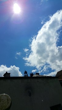 multiple soleil et multiple ovni . le soleil est un vaisseau mère .