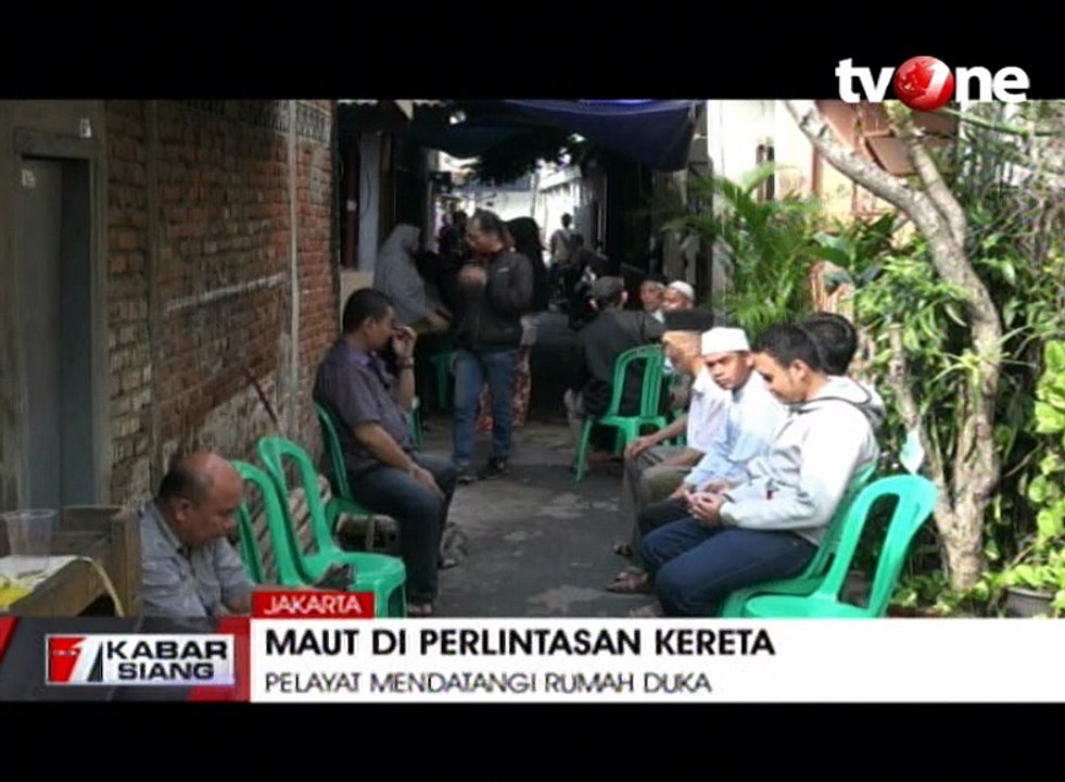 Suasana Duka Keluarga Korban Kereta Api vs Minibus