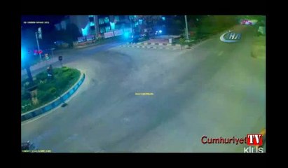 Otomobilin motosiklete çarpma anı kamerada