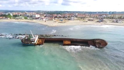 Tatilciler, Karaya Oturan İcralık Geminin Kaldırılmasını İstiyor