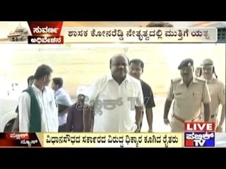 Farmers' Unique Protest Outside Suvarna Soudha