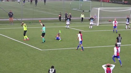 Un gardien casse la jambe d'un des joueurs de l'équipe adverse