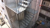 3 Kişiye Mezar Olan Otelin Kilitli Yangın Merdivenleri...