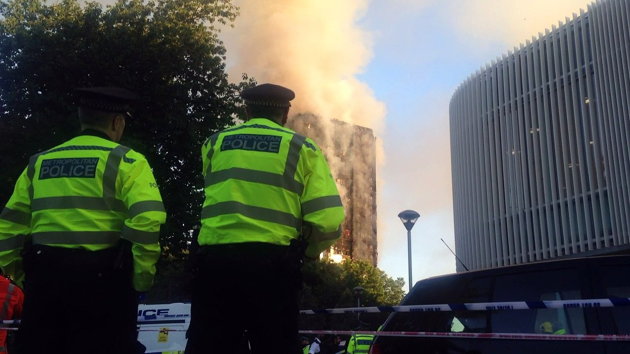 Wohnhochhaus in London in Flammen - Tote und Verletzte