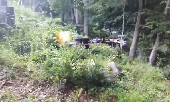 un drone équipé d’un pistolet semi automatique