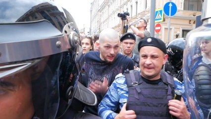 Идентификация ОМОНовца с антикоррупционной акции с помощью FindFace