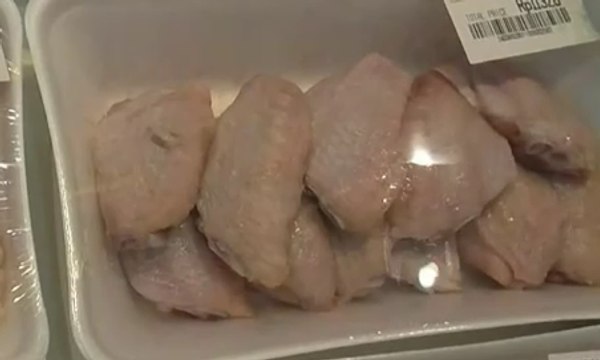 Gelar Sidak, Petugas Disperindag Temukan Daging Ayam Membiru