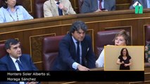 Moragas se equivoca al votar la moción de censura